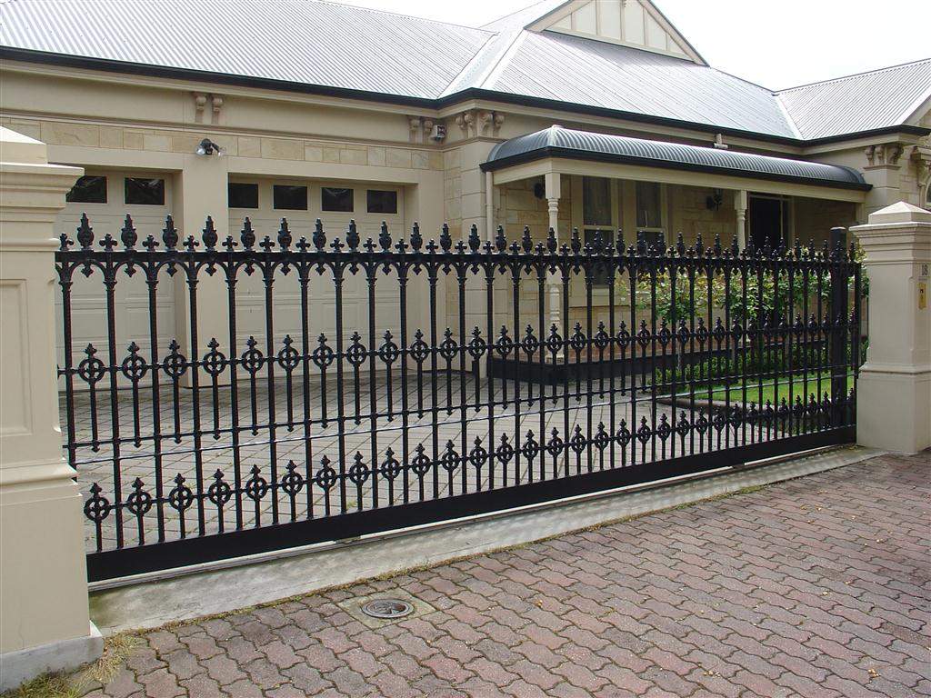 fencing contractor